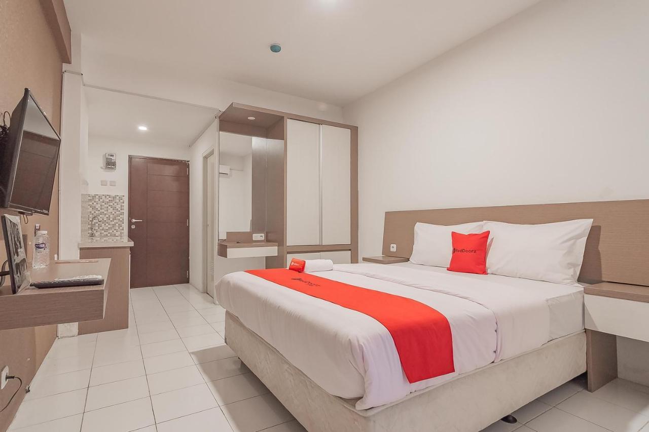 Reddoorz Apartment @ Emerald Towers Бандунг Экстерьер фото